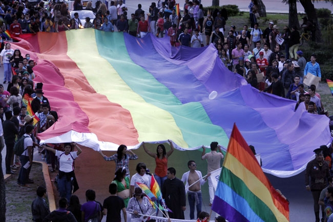 Decretan el 17 de mayo como Día de la Lucha contra la Homofobia en México
