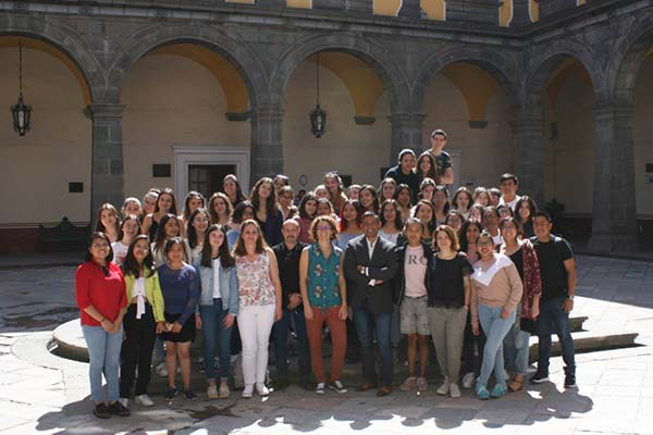 Estudiantes de Lycée Jacques Coeur realizan estancia cultural y académica en la BUAP