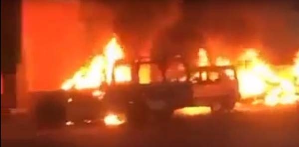 Riña entre pandillas deja cuatro patrullas quemadas en Huaquechula