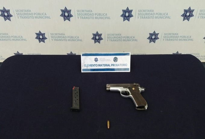 Ladrón intentó balear a policías cuando robaba camión en Puebla