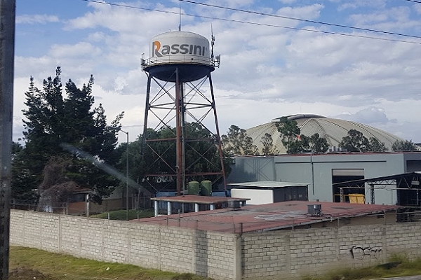 Muere empleado de empresa aplastado por máquina en Texmelucan