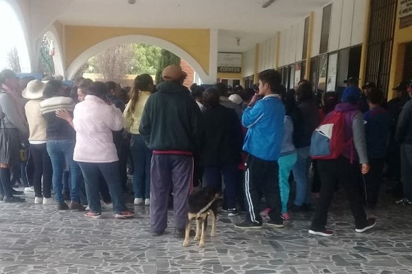 Mujer casi es linchada en Acajete al ser acusada de “robachicos”