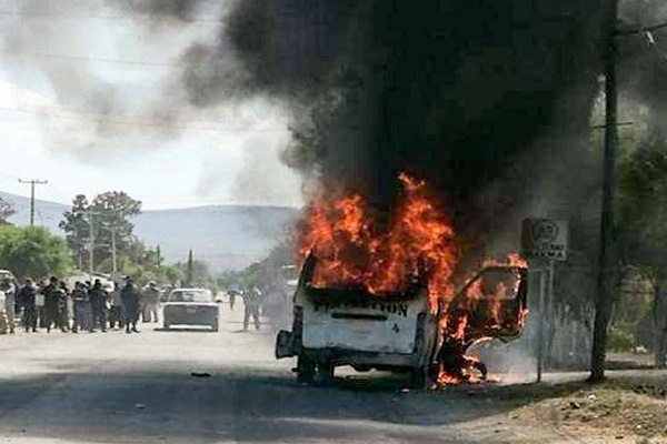 FOTOS: Intentan linchar a ladrones en Tlacotepec, un muerto y cuatro heridos