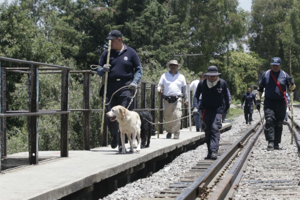 Realizan último intento por localizar a joven arrastrado por el río Atoyac