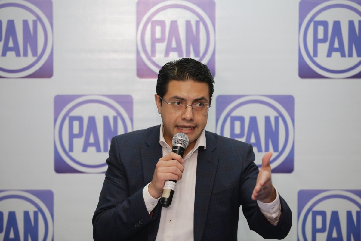 PAN denuncia a Barbosa ante INE por rebasar tope de precampaña