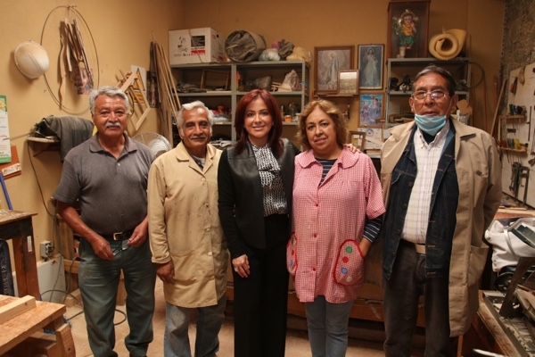 Dinorah López de Gali visitó el Centro de Gerontología “Casa del Abue”