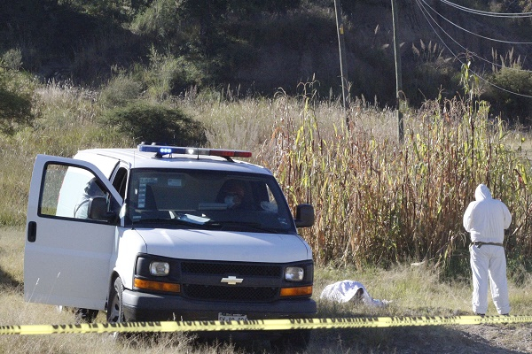 Hallan dos cadáveres calcinados en una camioneta abandonada en Aljojuca