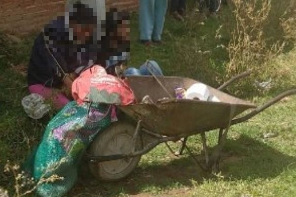 Ladrones de herramienta fueron detenidos y amarrados por vecinos en Amozoc