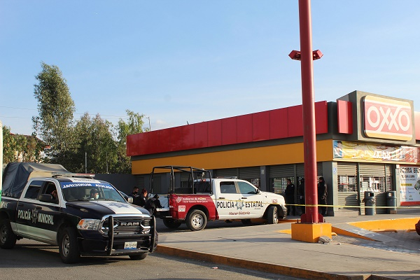 Asaltantes de Oxxo asesinan a guardia de seguridad en Lomas de Atoyac