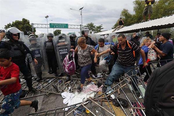 Migrantes usan a niños como “carne de cañón”: SG