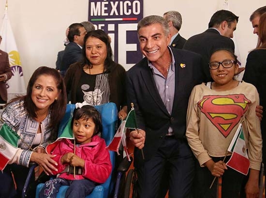Dinorah y Tony Gali se suman a la campaña “México de Pie” en apoyo al Teletón