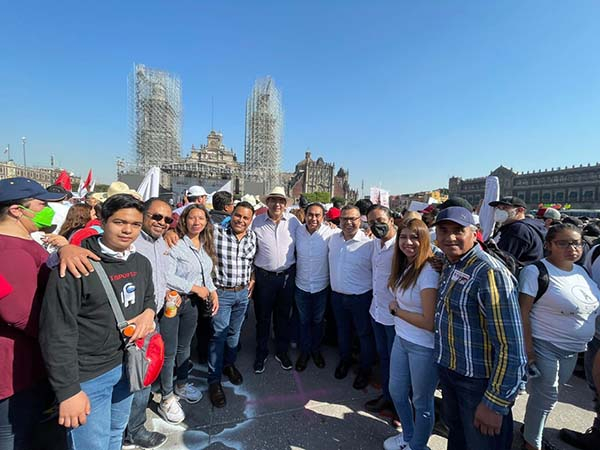 Sergio Salomón acudió a marcha de AMLO en CDMX