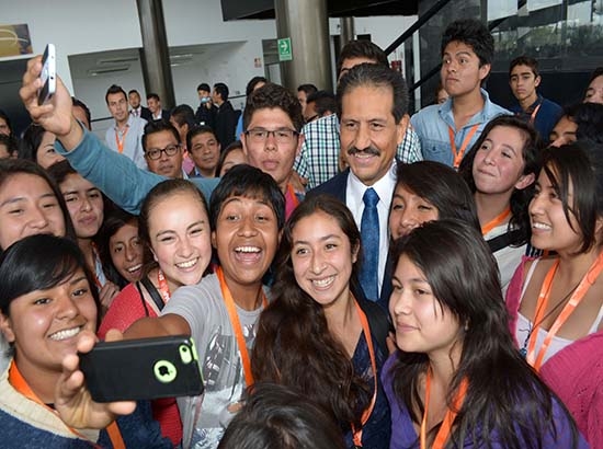 La vida universitaria, única política en la BUAP: Esparza Ortiz