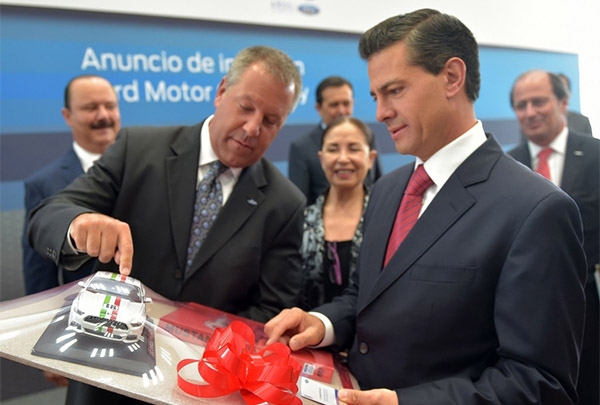 Asaltan trailer del equipo de avanzada de Peña Nieto en Monterrey
