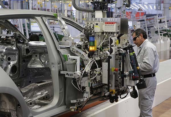 Pese a Trump, crecerá la industria automotriz en México, dice académico BUAP