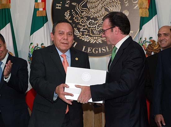 Hacienda defiende paquete económico 2016