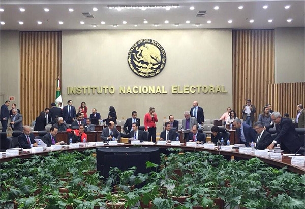 INE multa con 67 mdp al PVEM por spots en salas de cine