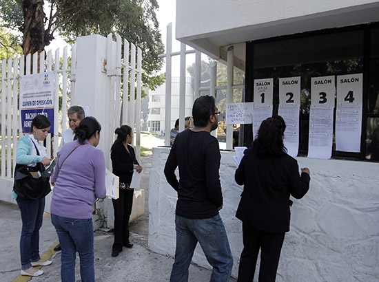 Mil 800 maestros fueron a examen de oposición para bachillerato