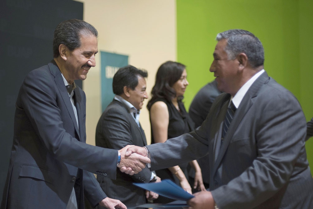 Rector de la BUAP entrega definitividades y promociones a personal académico