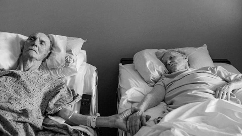 Ancianos deciden morir juntos y tomados de la mano