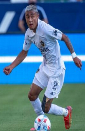Julián Araujo es elegible para la selección mexicana de futbol