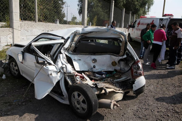 Tráiler impactó vehículo particular en Covadonga, una persona herida