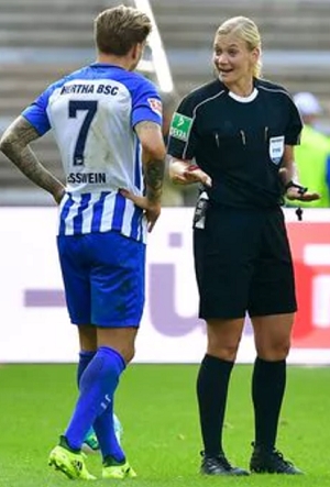 Debuta la primera mujer árbitro en la Bundesliga