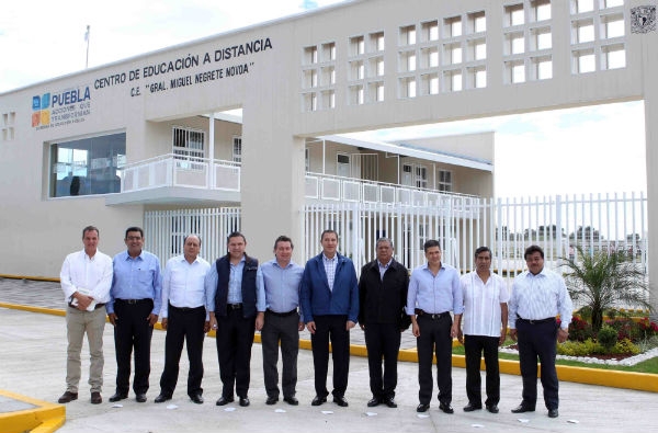 RMV inaugura obras educativas en Tepeaca