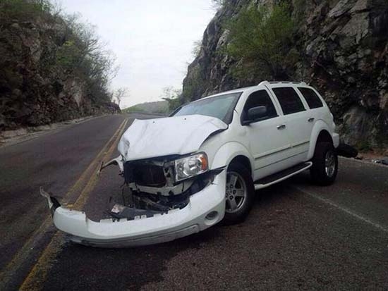 Candidato a dirigencia nacional del PRD sale ileso de accidente