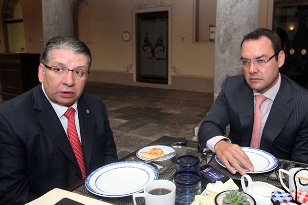 Doger continúa pactos por la gubernatura de Puebla, ahora con Deloya