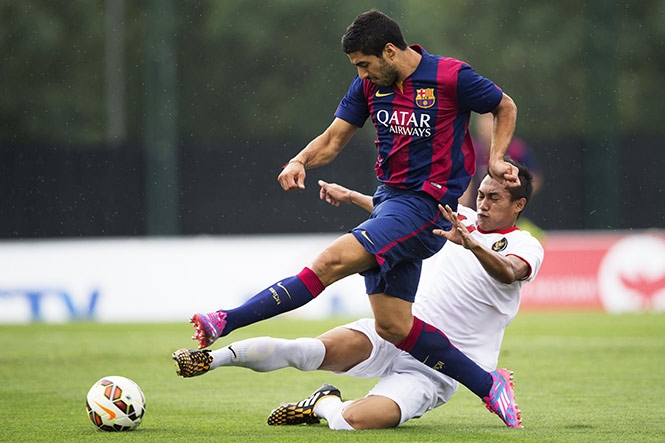 Luis Suárez se estrenó con dos goles en partido con el Barcelona B