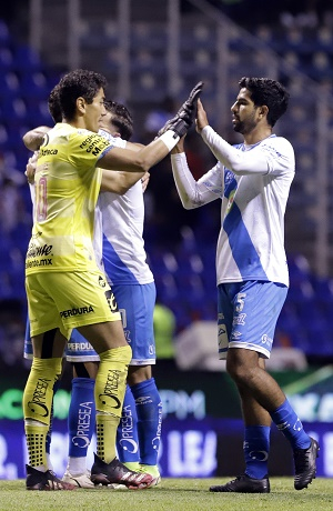 Club Puebla cumple como local y derrota 2-0 a Mazatlán FC