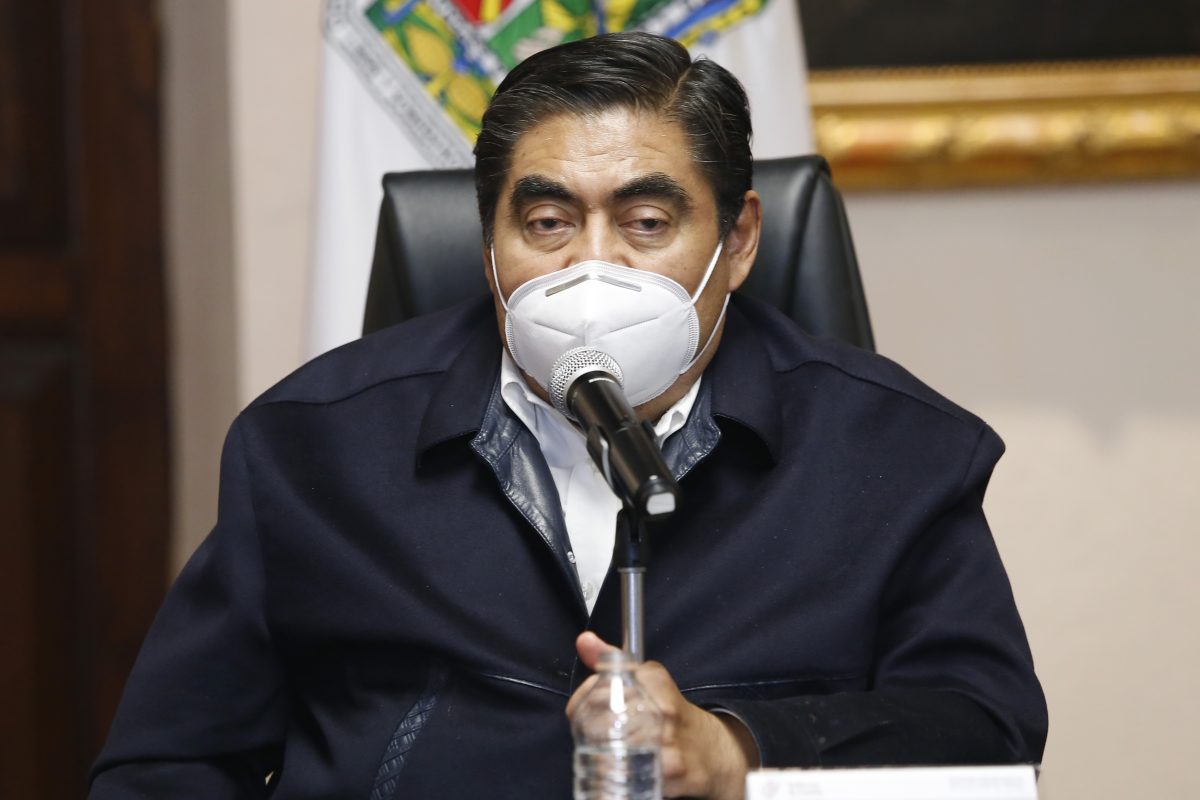 Hay “ola descendente” de COVID en Puebla: Barbosa