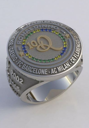 Joyería crea anillo para Ronaldinho pero escriben mal Querétaro