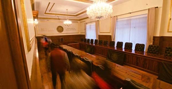 Desaparecen muebles y vajillas de Los Pinos con valor histórico