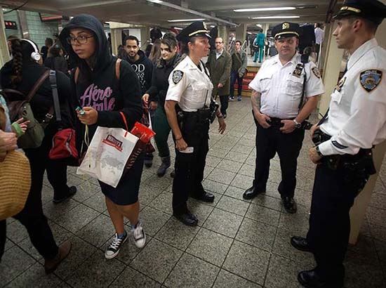 Metro de NY refuerza seguridad tras amenazas terroristas del EI