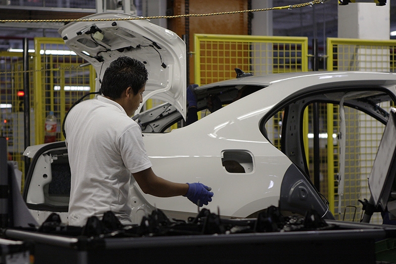 Volkswagen busca cambiar o extender turnos sin avisar al Sindicato