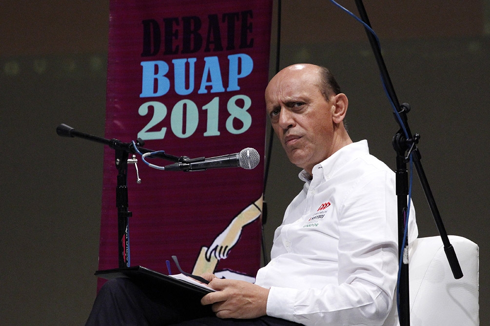 Barbosa no puede hablar de educación; no tiene título: Lastiri