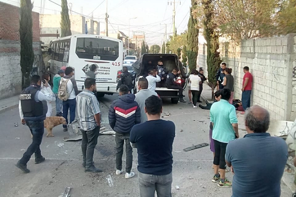 Siete policías auxiliares lesionados tras colisión de patrulla con camión de RUTA en Temoxtitla