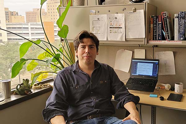 Egresado de la BUAP es instructor en el Centro de Ciencias de la Salud en Texas
