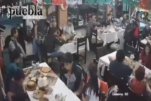 Atracaron a comensales de restaurante en pleno “Grito” en San Andrés Cholula