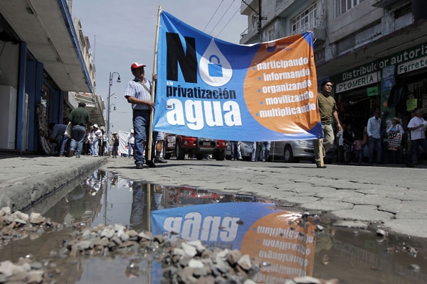FOTOS: Marchan en Puebla contra aumento de tarifas del agua