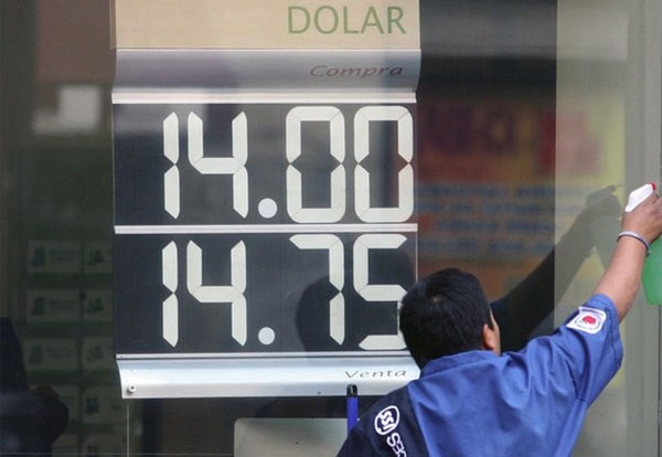 Dólar se vendió en 14.52 pesos en Aeropuerto del DF