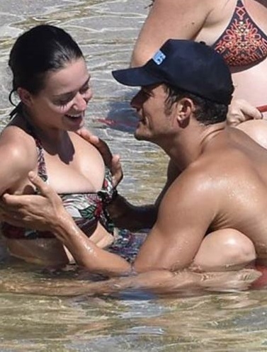 FOTOS: Katy Perry disfruta del “manoseo” de su galán en Italia