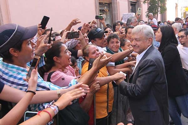 Inversión de 4 mmdp anuncia AMLO para refinería de Salamanca