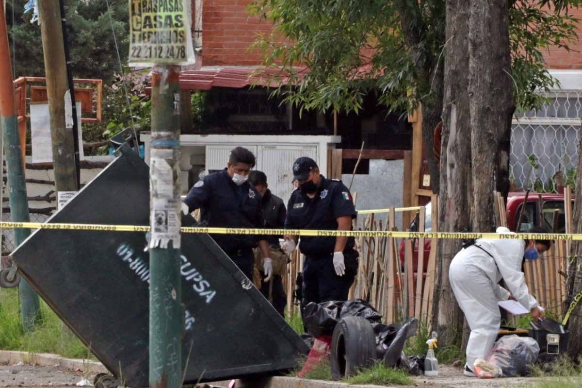 Hallan restos humanos en contenedores en la zona de Xilotzingo