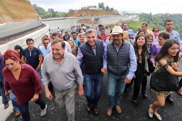 Tony Gali supervisó avance del Libramiento Arco Sur en Teziutlán
