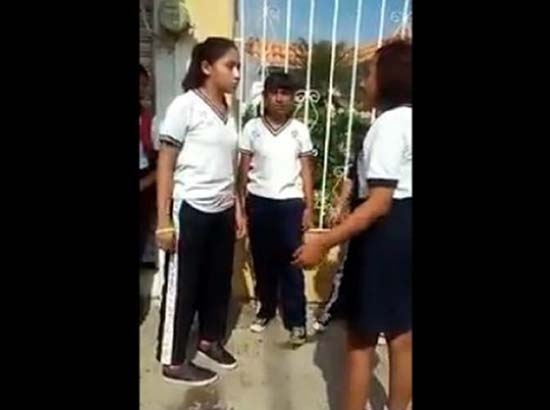 Denuncian paliza de alumnas a enferma de asma en Tabasco
