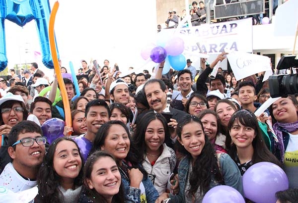Mayor conectividad en la BUAP, propone Alfonso Esparza