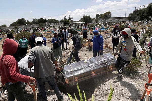 México tiene 165 mil muertos por COVID-19, calcula científico